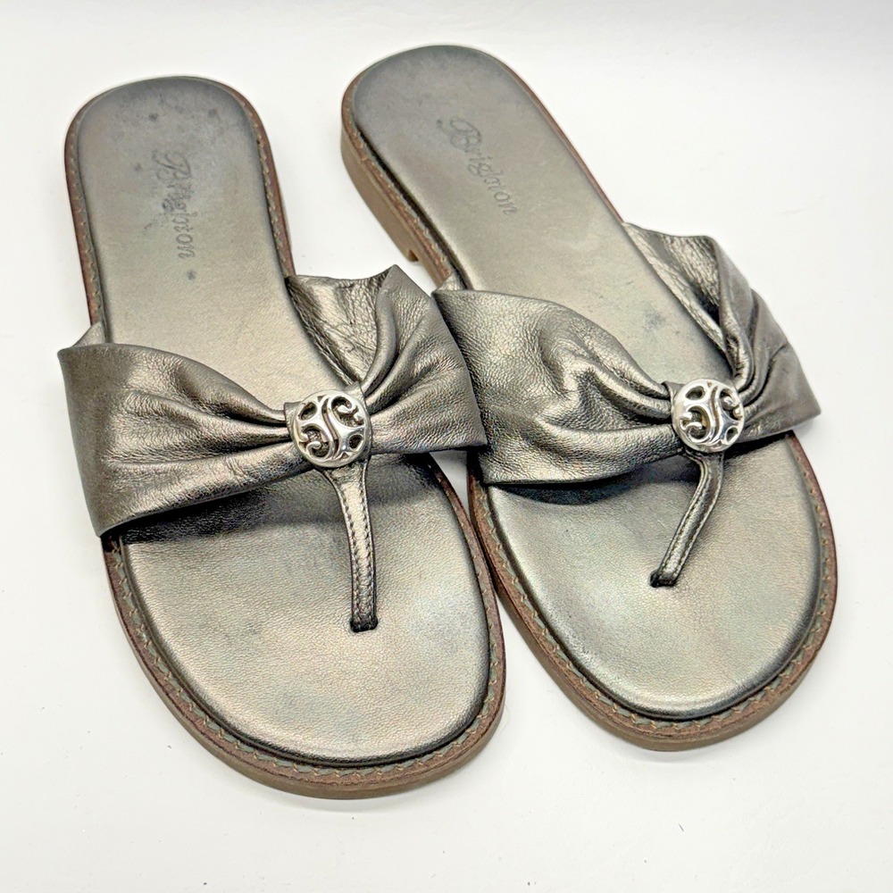 Brighton Thong Sandals Womens 7.5 M Pewter Metallic Bow Scroll Medallion Chic